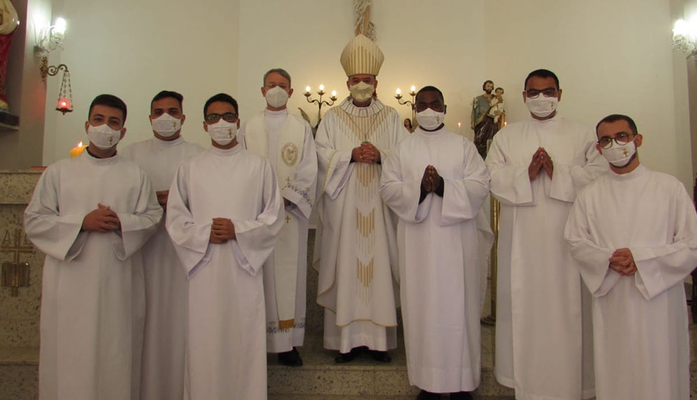 Foto de Dom José presidiu rito de admissão às ordens sacras e instituição dos ministérios aos seminaristas da Diocese