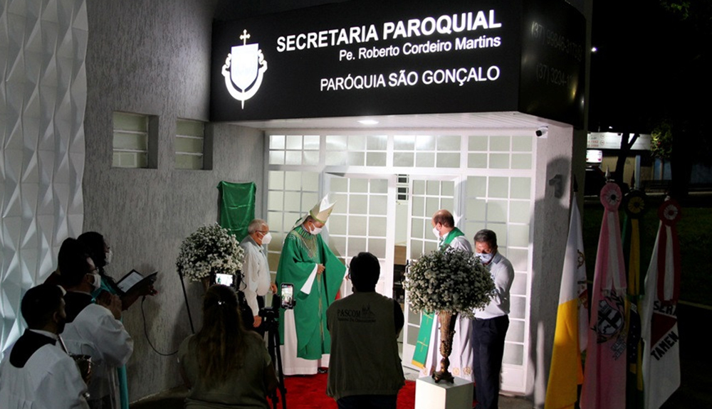 Foto de Dom José Carlos participou da inauguração da nova secretaria da Paróquia de São Gonçalo