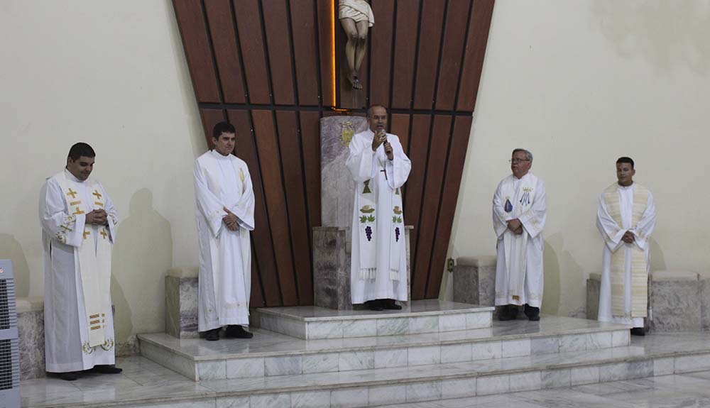 Foto de Missa pela nomeação e transferência de Dom José Carlos para a Arquidiocese de Montes Claros foi celebrada, na Catedral Diocesana