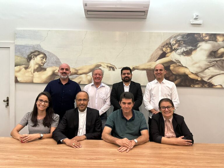 Foto de Comissão de Arte Sacra se reúne com Dom Geovane