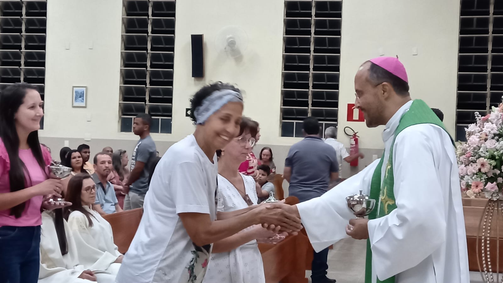 Foto de Dom Geovane preside missa na comunidade Santa Teresinha, no bairro Paraíso, em Divinópolis