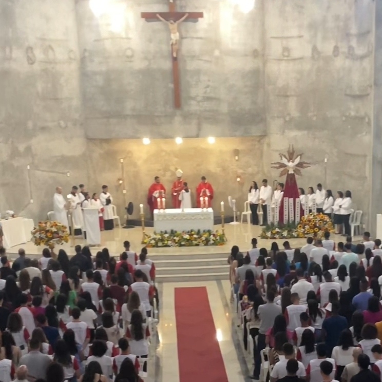 Foto de Dom Geovane Luís preside crisma na Paroquia Santo Antônio, em Igaratinga