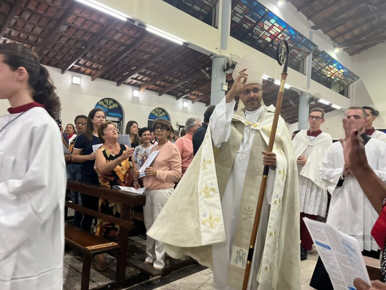 Foto de Paróquia Nossa Senhora da Piedade, em Itaúna, acolhe Dom Geovane Luís