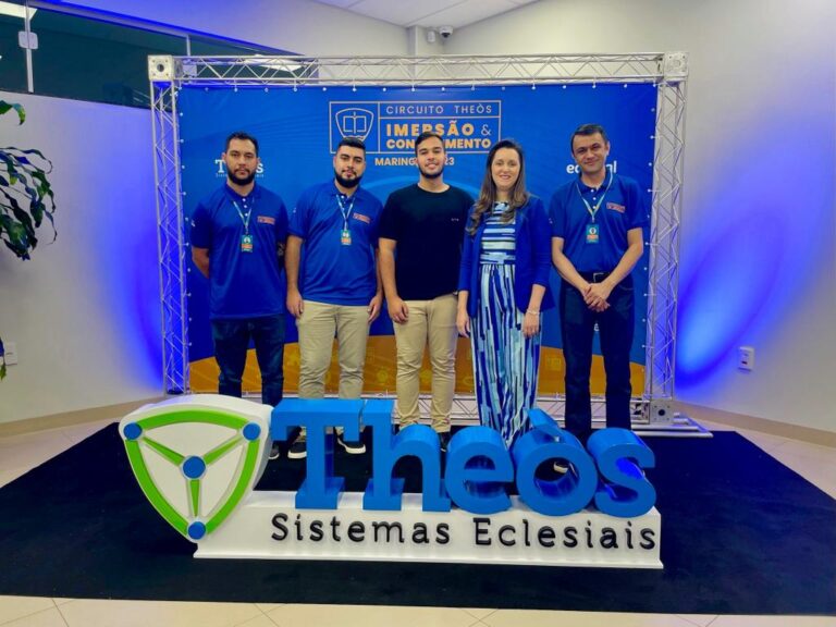 Foto de Colaboradores Vinicius e Carla participam de curso na Empresa Theos, no Paraná