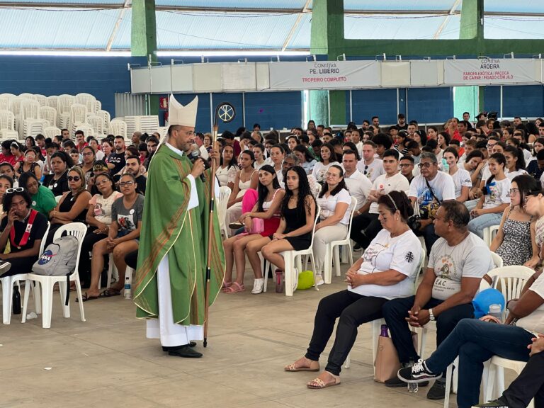 Foto de DNJ 2023 é realizado com participação de centenas de jovens em Nova Serrana