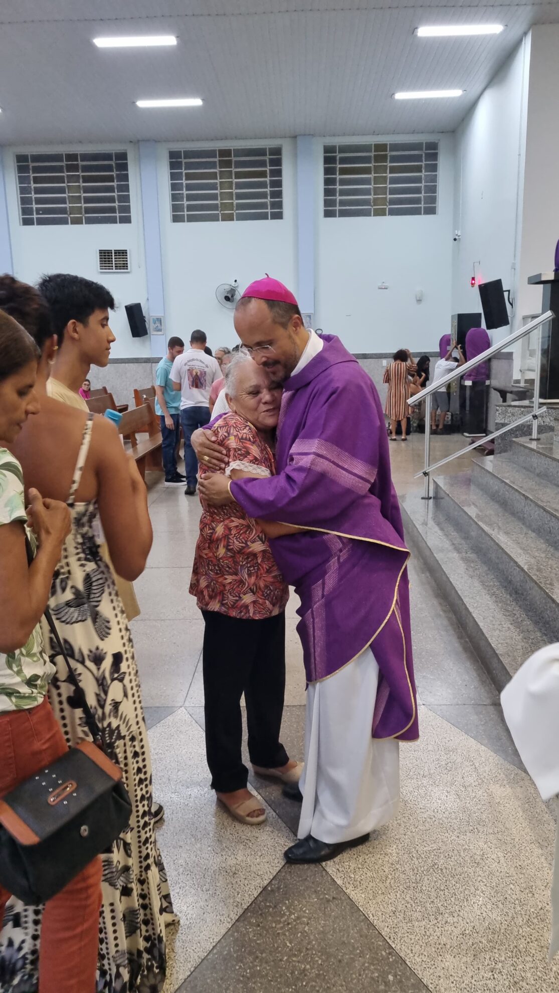 Notícia: Paróquia de São Joaquim de Bicas acolhe visita de Dom Geovane Luís