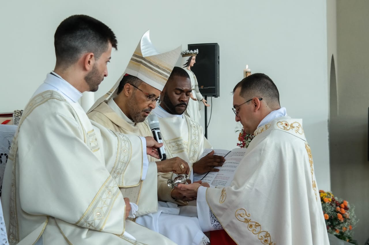 Foto de Homilia de Dom Geovane Luís na Ordenação Presbiteral do Diác. Marcelo Henrique Nogueira da Costa