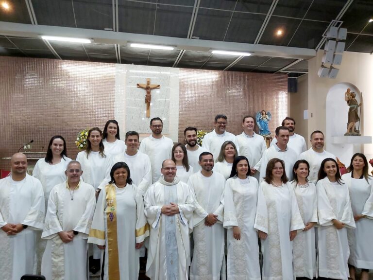 Foto de Paróquia de São Cristóvão Realiza Investidura de Novos Ministros da Eucaristia em Cerimônia Especial