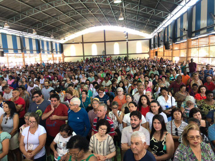 Notícia: Milhares de devotos se reúnem em Conceição do Pará na festa da Padroeira da Diocese