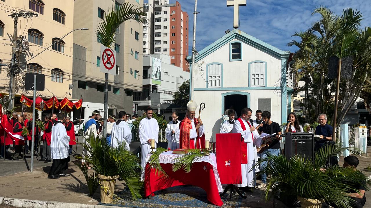 Notícia: Dom Geovane abre Semana Santa com benção de Ramos e missa na Catedral