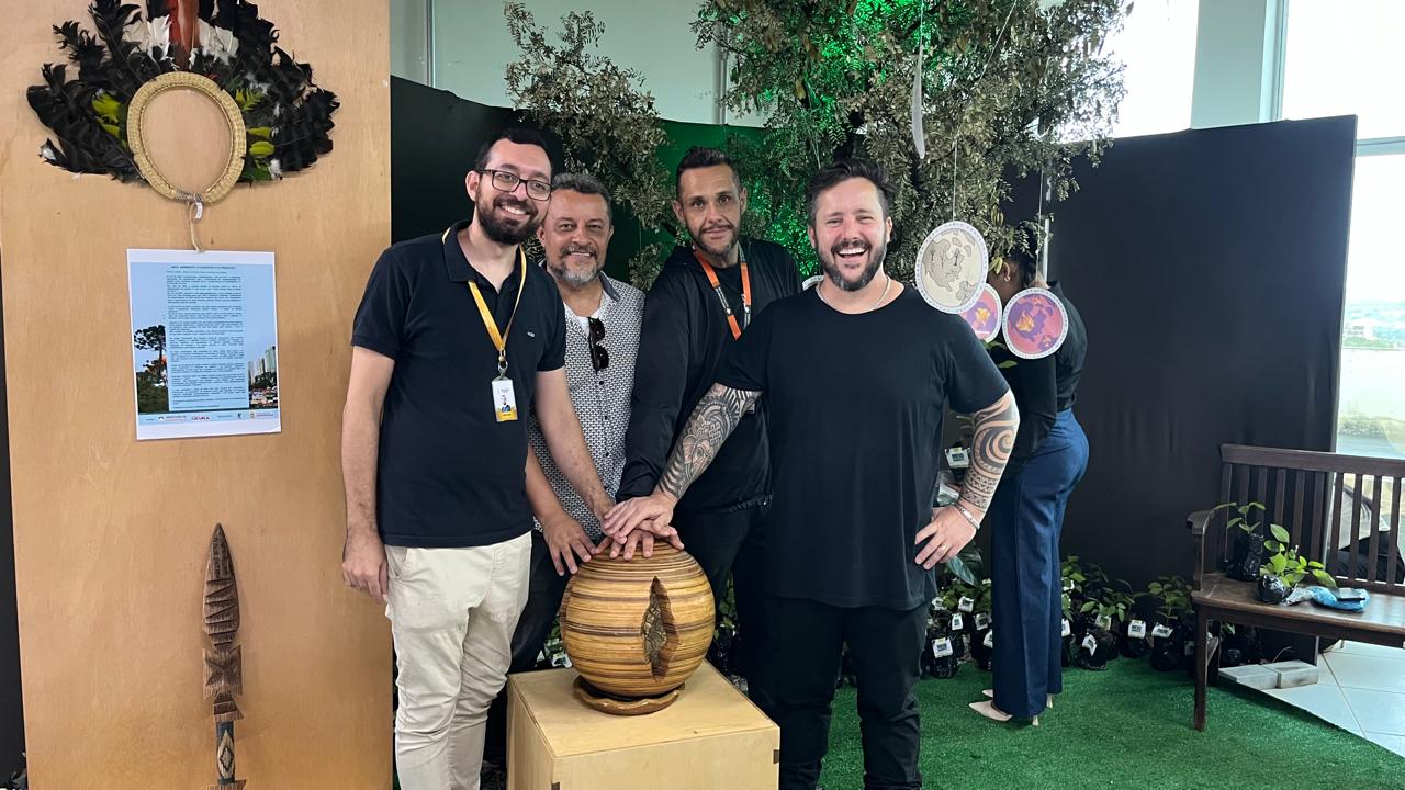 Notícia: Exposição sobre a Campanha da Fraternidade é aberta no hall da Prefeitura de Divinópolis