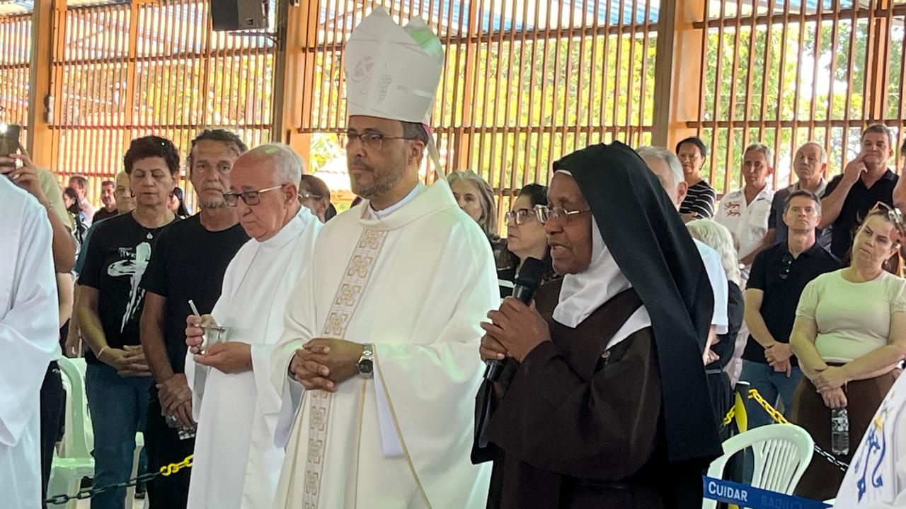 Foto de Homilia de Dom Geovane na despedida da Irmã Gertrudes: “a mais bela vocação do ser humano é rezar e amar, quem ama reza e quem reza ama”.