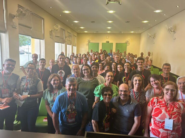 Foto de Formação de Leigos e Leigas reúne cerca de cem representantes das sete foranias da Diocese