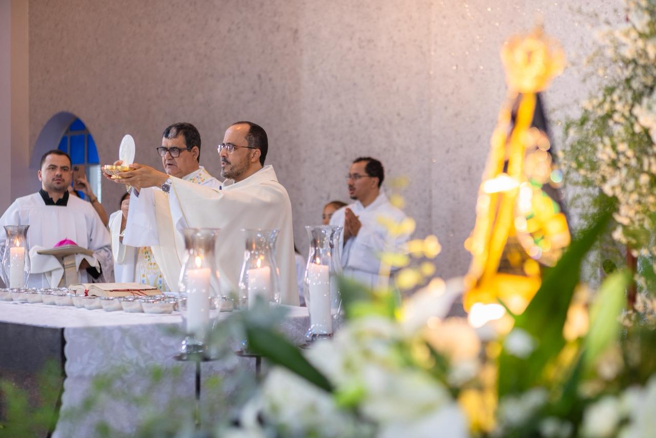 Foto de Bispo de Divinópolis celebra na festa da Padroeira do Brasil no Bairro Bom Pastor