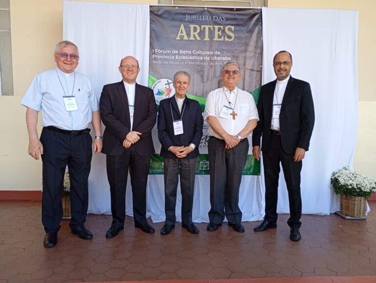Foto de Dom Geovane marca presença no 1º Fórum de Bens Culturais da Igreja em Minas