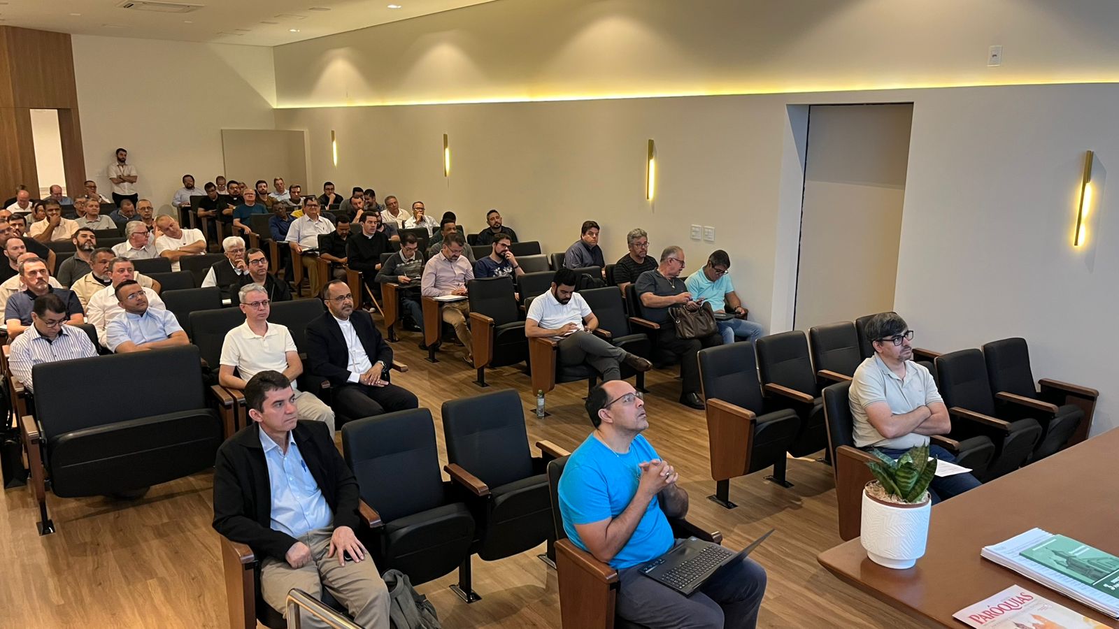 Foto de Unidade: Encontro do Clero reúne padres e diáconos na Cúria Diocesana em Divinópolis