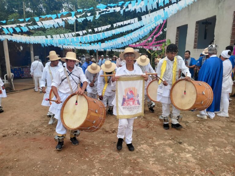 Foto de Festa de Nossa Senhora do Rosário colore as ruas de Azurita