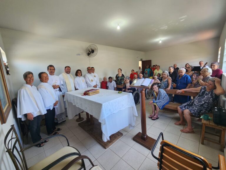 Foto de Paróquia Nossa Senhora da Conceição em Cláudio celebra o Natal em abrigo de idosos
