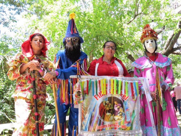 Foto de Encontro de Folias de Reis é realizado em São José da Varginha