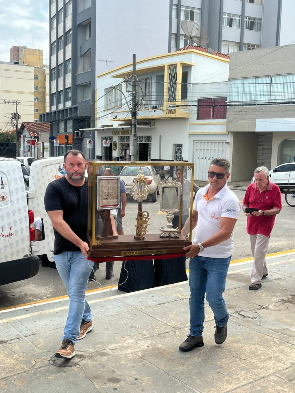 Foto de Relíquias de São Vicente de Paulo passam pela matriz da cidade de Cláudio