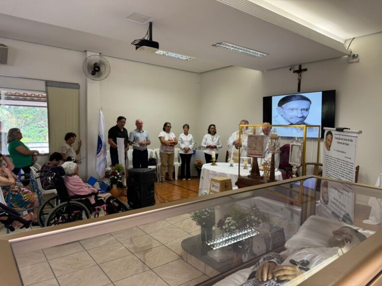 Foto de Relíquias de São Vicente de Paulo passam por Pará de Minas