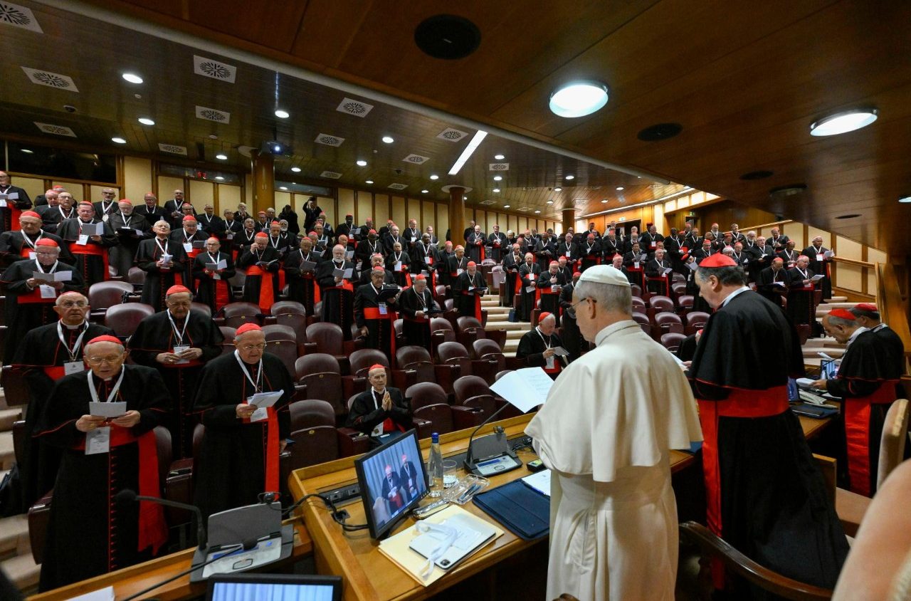 Foto de Papa se reúne com cardeais para definir prioridades