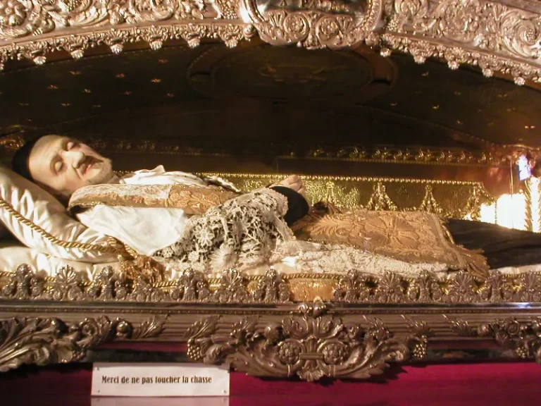 Foto de Veja o calendário de passagem das Relíquias de São Vicente de Paulo pelas Foranias da Diocese