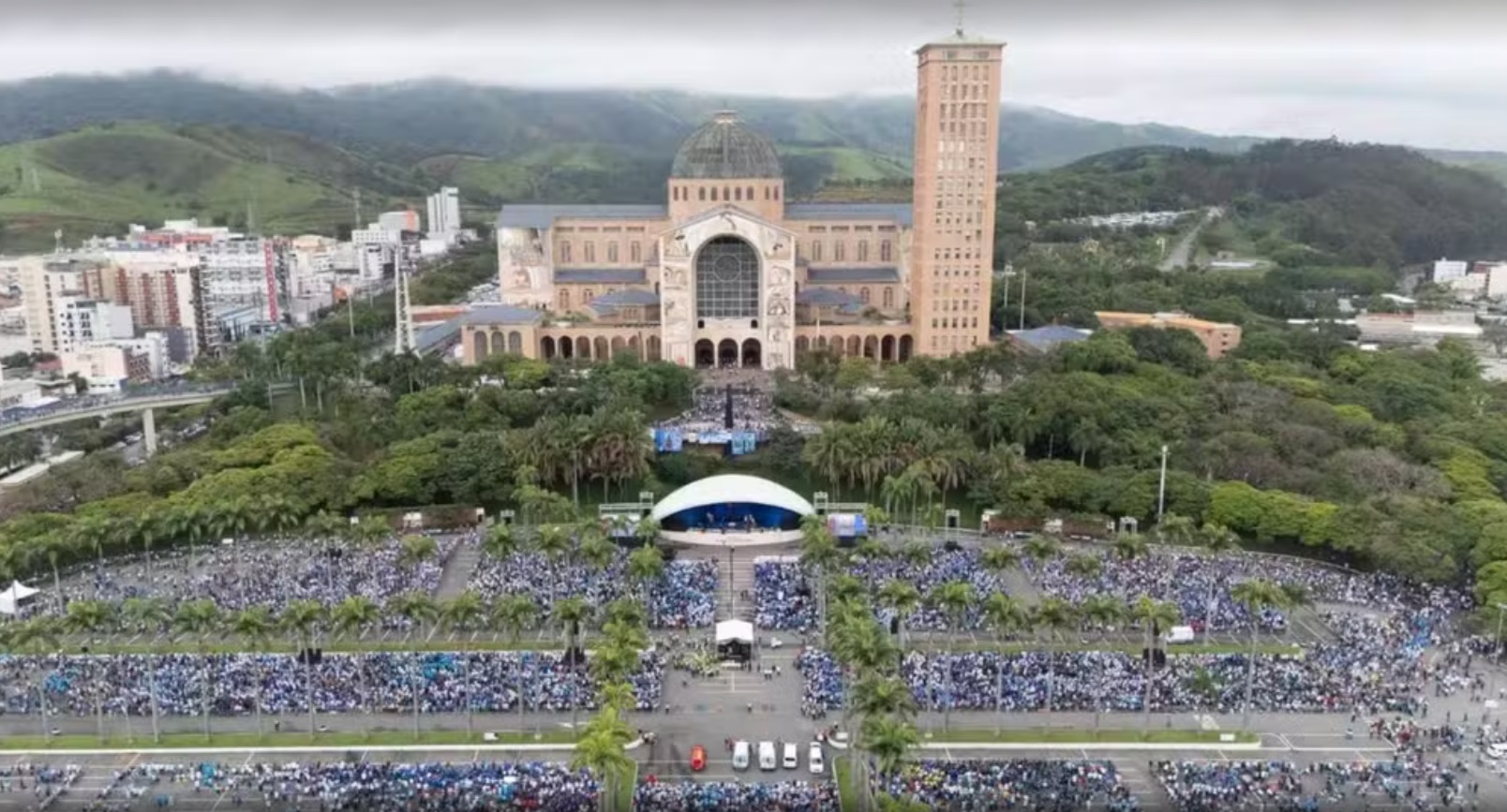 Foto de Aparecida: Maior romaria do ano, Terço dos Homens reúne 100 mil fiéis no Santuário Nacional