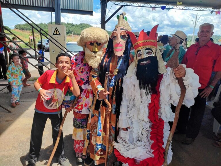 Foto de Sexto Encontro de Folias de Reis em Leandro Ferreira foi um grande sucesso