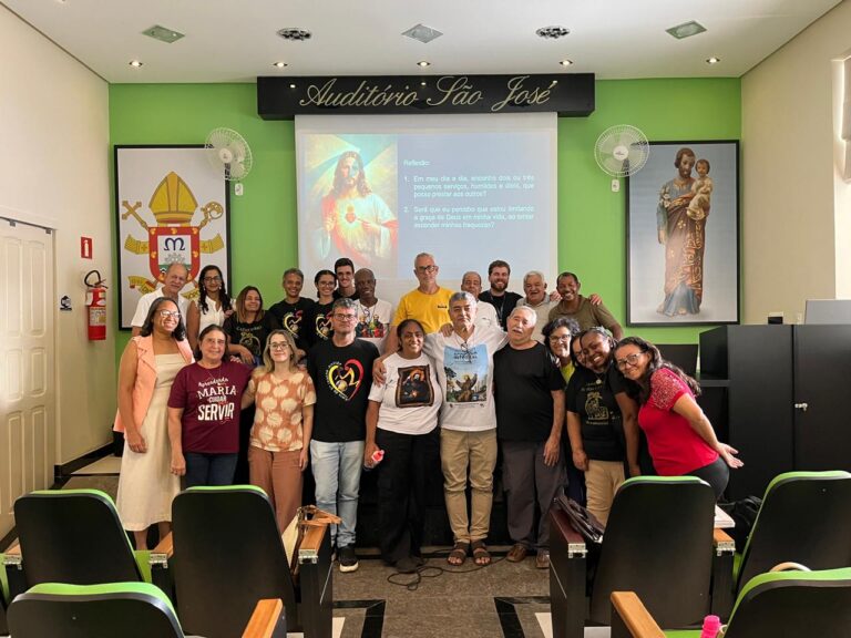 Foto de Encontro Formativo para os leigos e leigas é conduzido por Adriana Timóteo na Cúria Diocesana