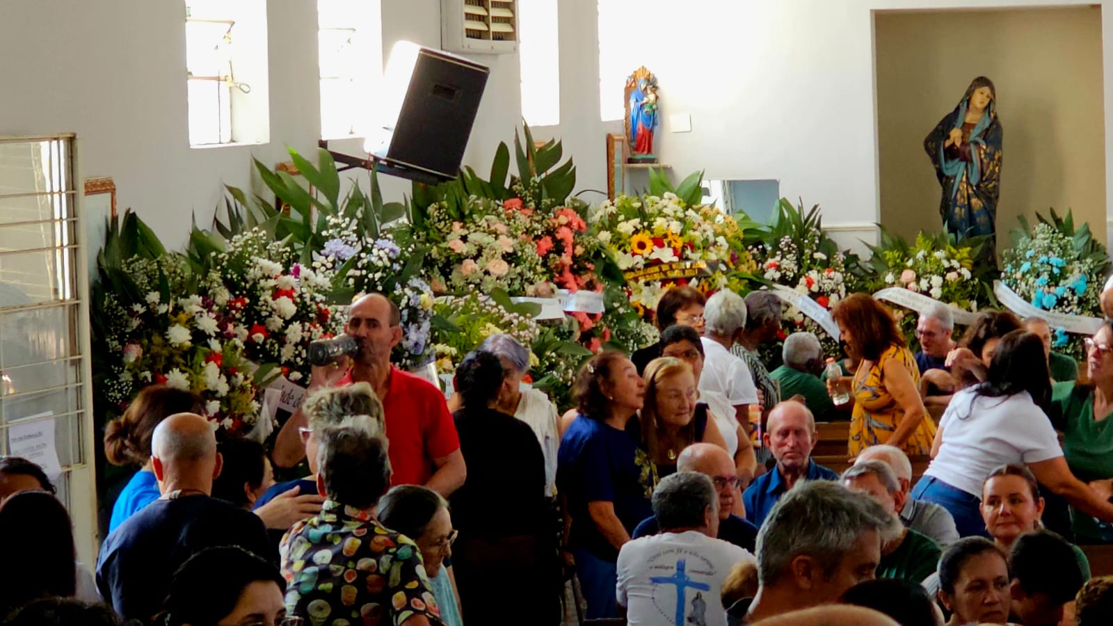 Notícia: Emoção e fé na despedida do Padre José Renilson