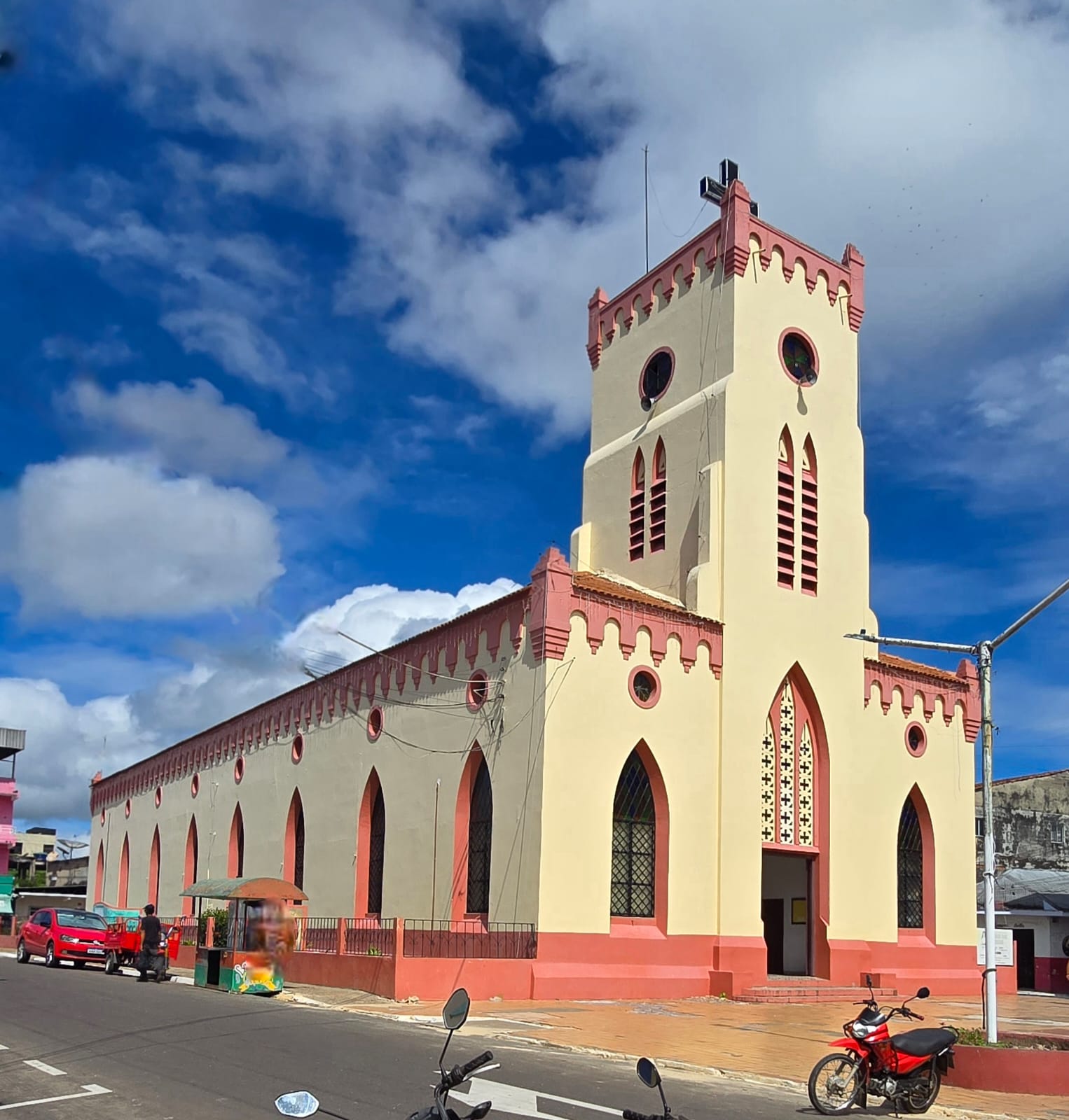 Notícia: Dom Altevir da Prelazia de Tefé – AM envia mensagem à Diocese de Divinópolis pelos 67 anos de instalação