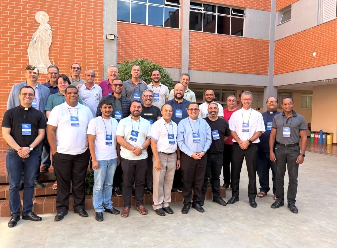 Notícia: Padre Marcelo Caixeta participa do Encontro com os coordenadores diocesanos de Pastoral da CNBB Regional Leste 2