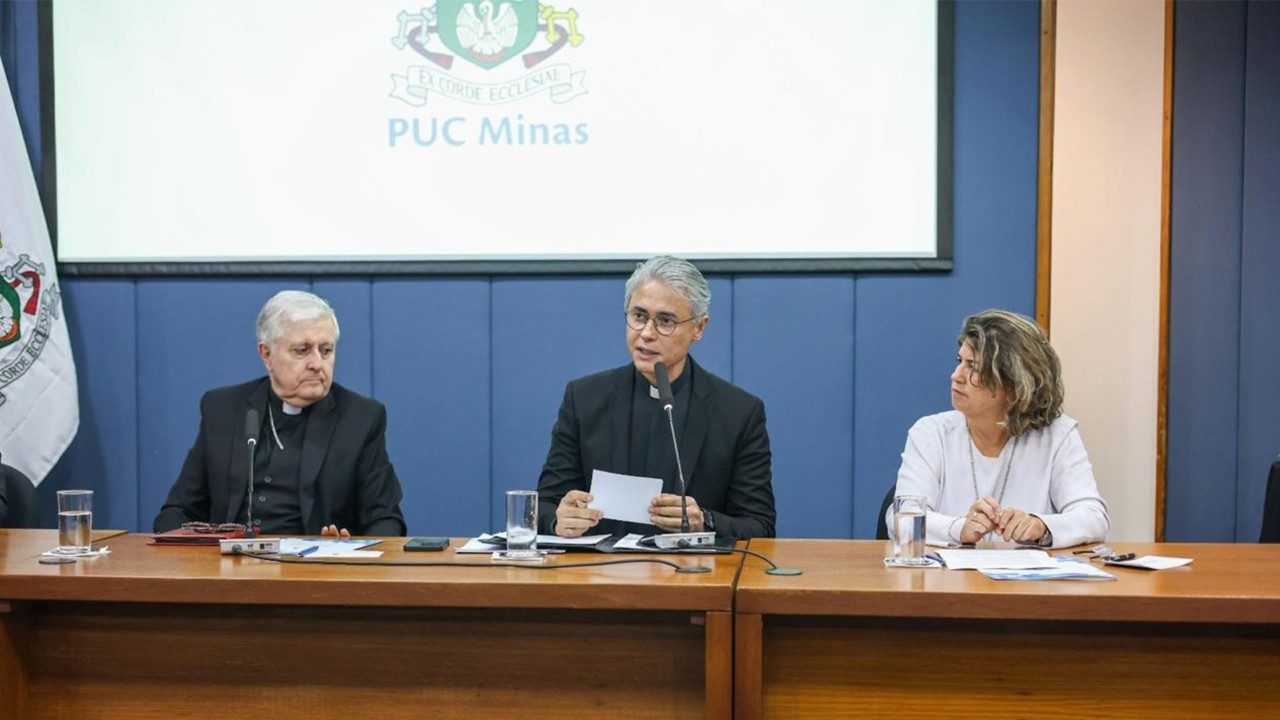 Notícia: PUC Minas forma primeira turma de especialização apoiada pelo Vaticano