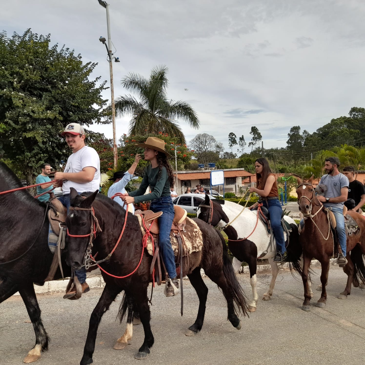 Foto de Tradicional festa do carro de boi é realizada na Comunidade Santo Antônio da Serra em Cajuru