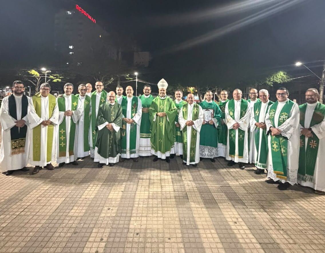 Foto de Em celebração emocionante: padre Lúcio inicia missão na Paróquia Sant’Ana em Itaúna
