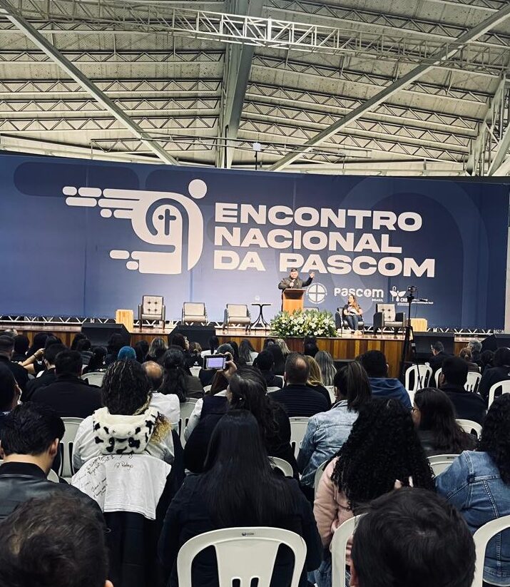 Notícia: Padre Josileudo abre circuito de conferências do segundo dia do 9º Encontro Nacional da Pascom